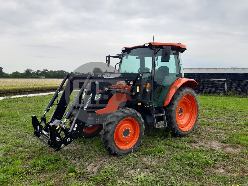 Tractor met voorlader HB B.V.