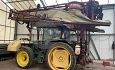 Tractor met spuit
