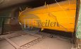 Tractor met strodekmachine combinatie