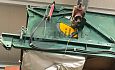 Tractor met strodekmachine combinatie