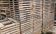 Tussen pallets 