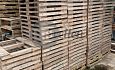 Tussen pallets 
