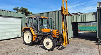 trekker tractor met hefmast 8 