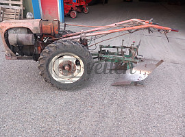 Tractor met ploeg