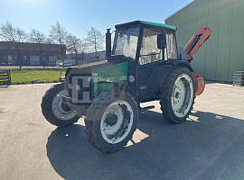 Tractor met klepelmaaier