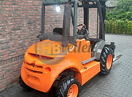 Terreinheftruck