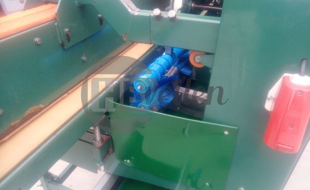 Ontbolmachine met verenkelaar