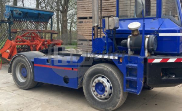 Terminal truck