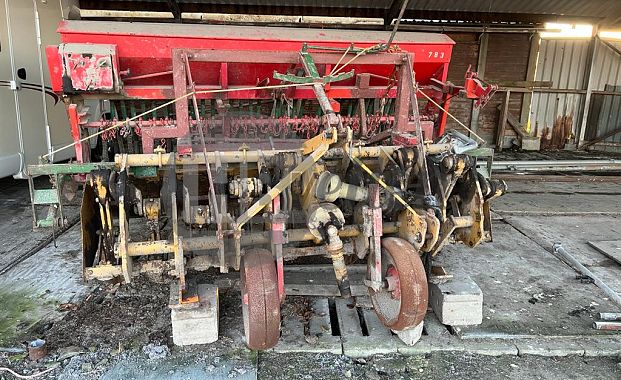 Spitmachine met zaaimachine