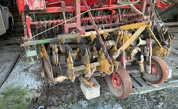 Spitmachine met zaaimachine
