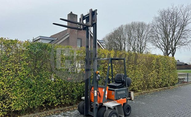 Terrein heftruck
