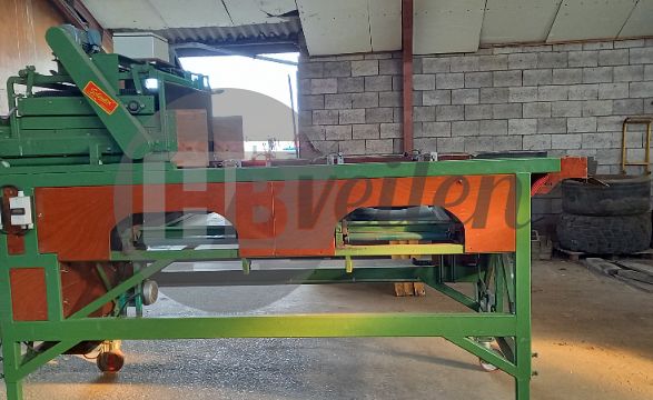 Sorteermachine met ontklistermachine.