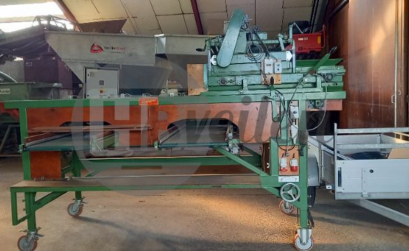 Sorteermachine met ontklistermachine.