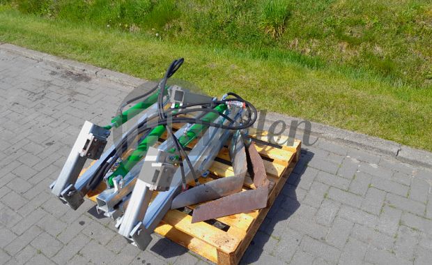Portaaltractor met werktuigen