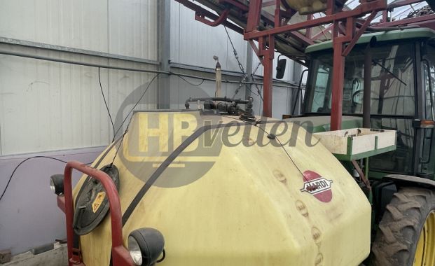 Tractor met spuit