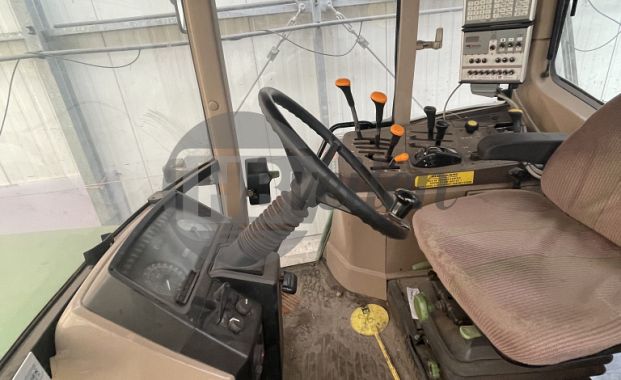 Tractor met spuit