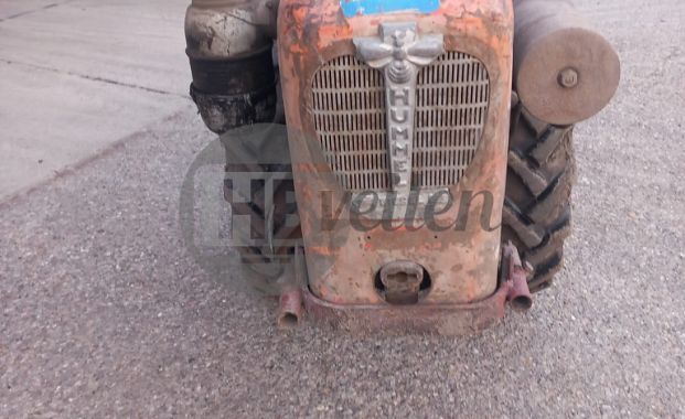Tractor met ploeg
