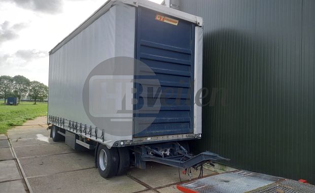Vrachtwagen aanhanger