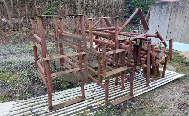 Metalen poten en steunen voor broeierij