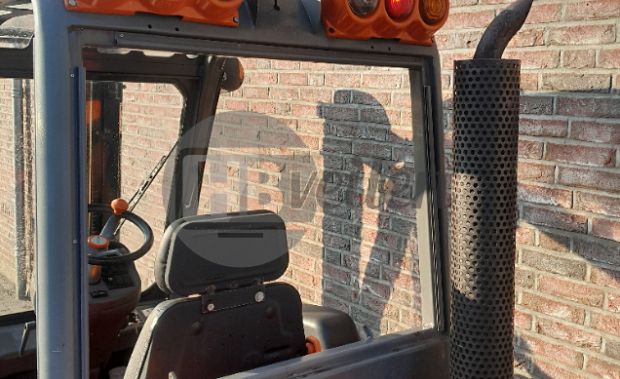 Ruwterrein Heftruck