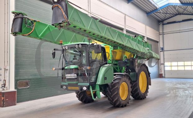 Tractor met spuit