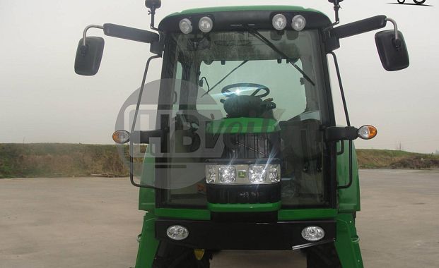 Tractor met spuit