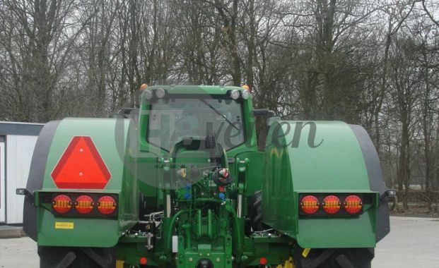 Tractor met spuit