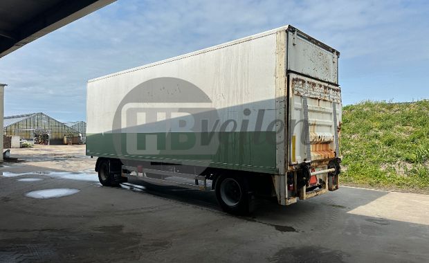 Dichte aanhangwagen met klep