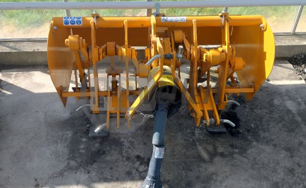 Spitmachine