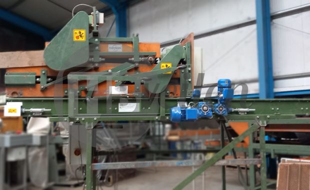 Ontklistermachine met rollenreiniger