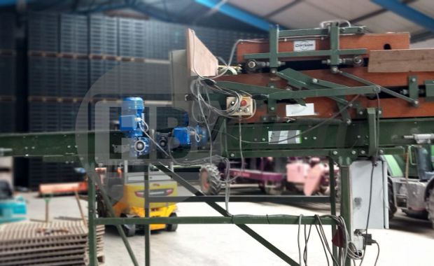 Ontklistermachine met rollenreiniger