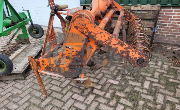 Spitmachine