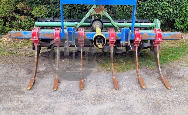 Voorzetcultivator-freescombinatie