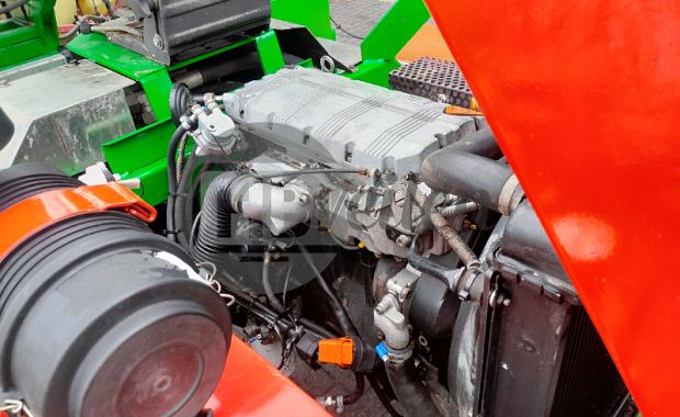 Portaaltractor / Zelfrijdende werktuig