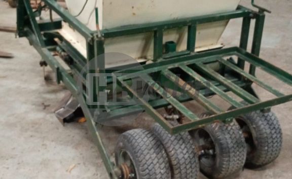 Ondergras planter / Pluktuin plantmachine