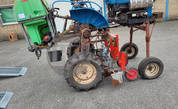 Zelfrijdende kappenspuit