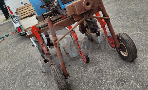 Zelfrijdende kappenspuit