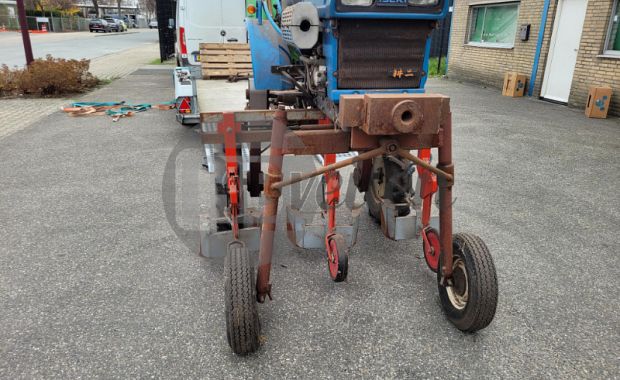 Zelfrijdende kappenspuit