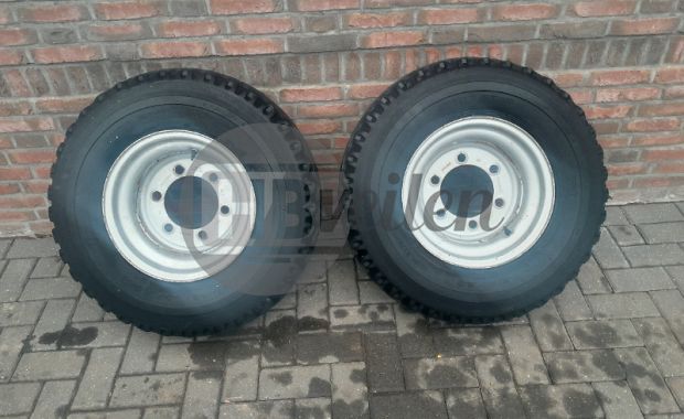 Landbouwbanden op velgen