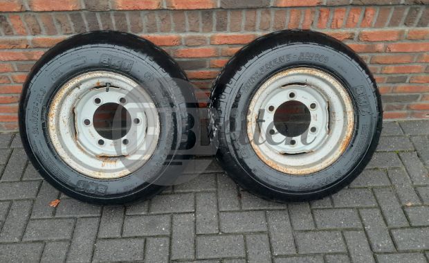 Landbouwbanden op velgen