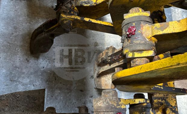 Tractor met frees-spitcombinaie