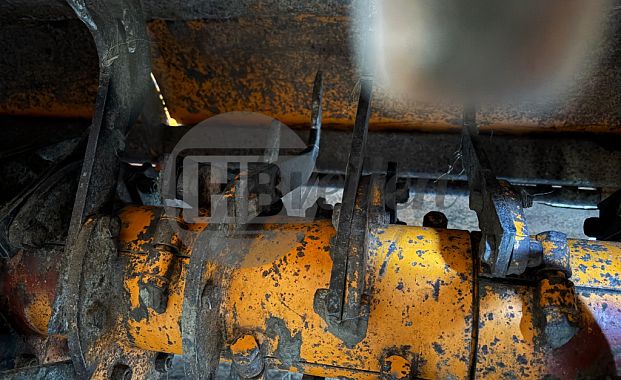 Tractor met frees-spitcombinaie