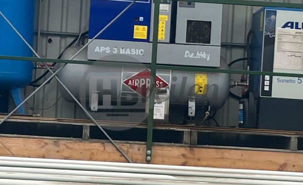 Schroefcompressor met luchtdroger