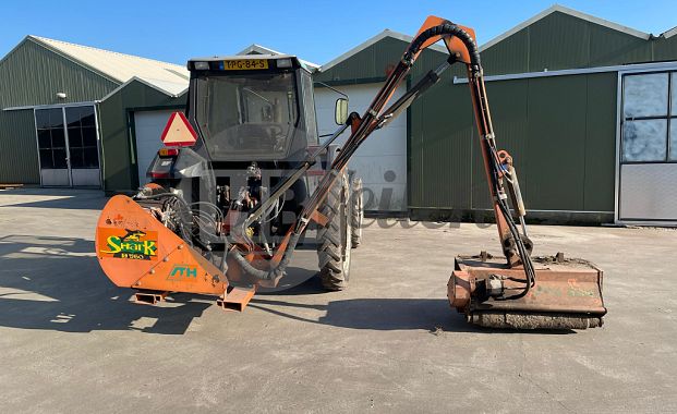 Tractor met klepelmaaier