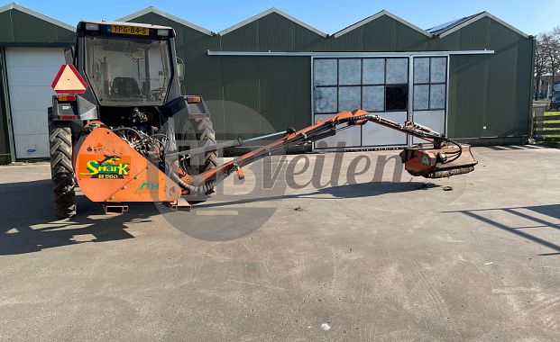 Tractor met klepelmaaier