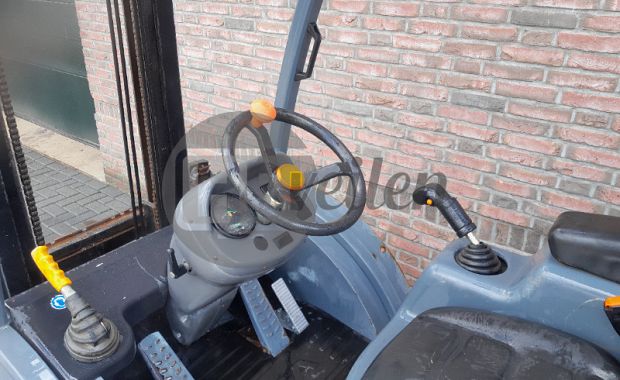 Terreinheftruck