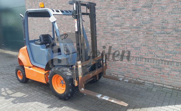 Terreinheftruck