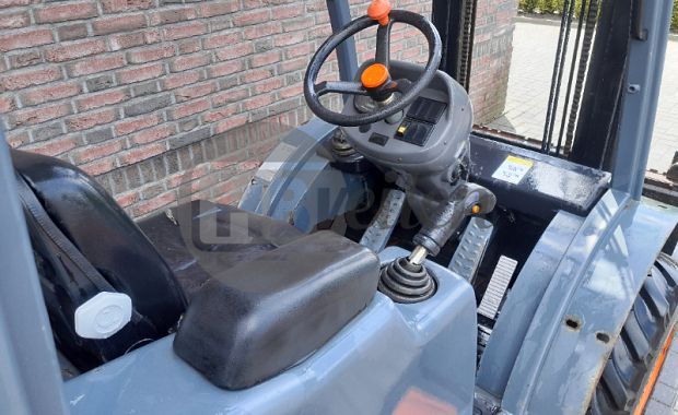 Terreinheftruck