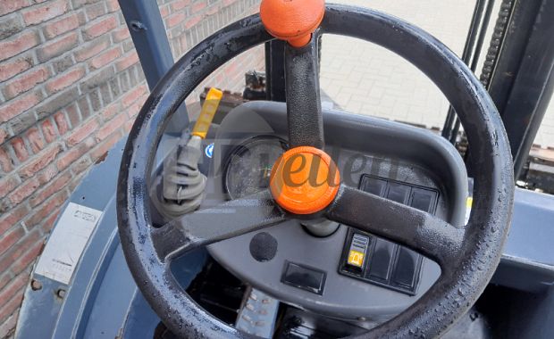 Terreinheftruck