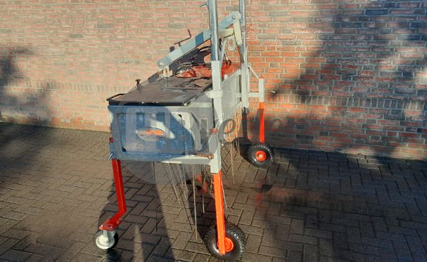 Wiedeg met hefinrichting